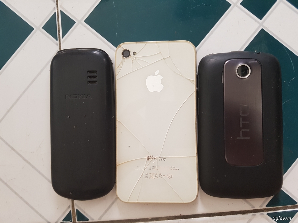 Iphone 4 và 3 cái xác còn nguồn - 4