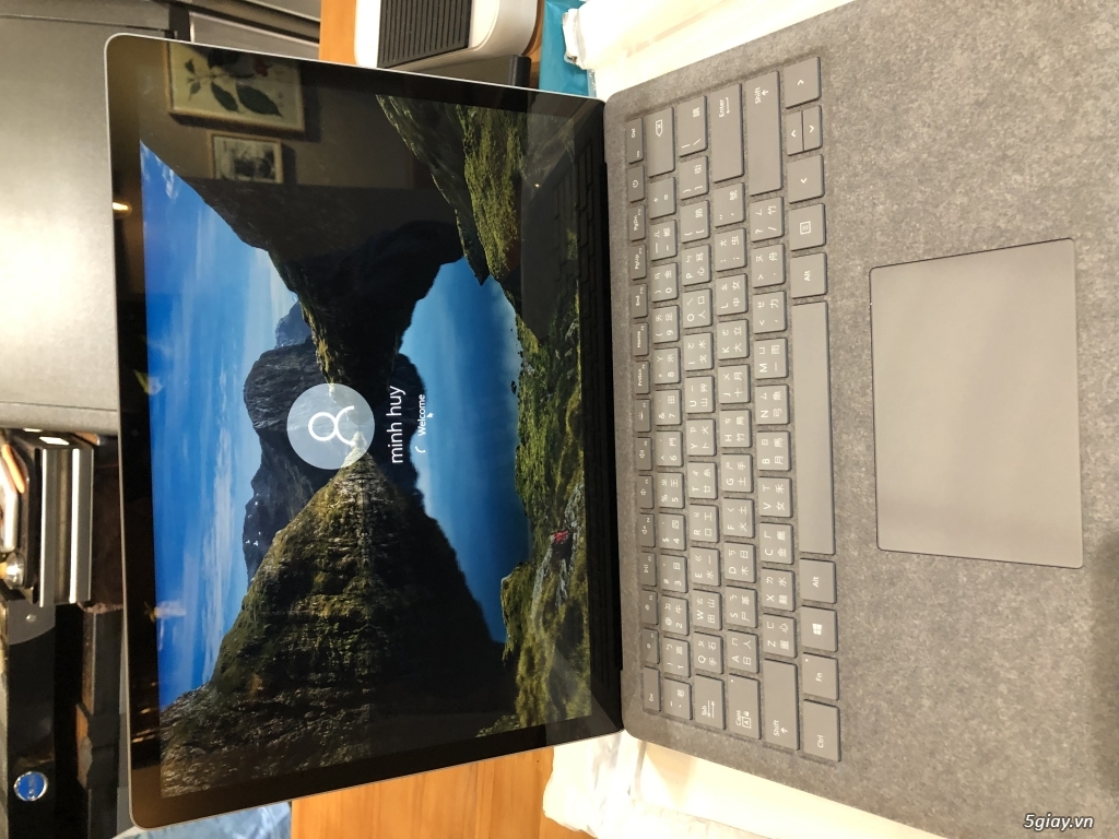 Surface lap mới i7-8g-256,chỉ 20.x