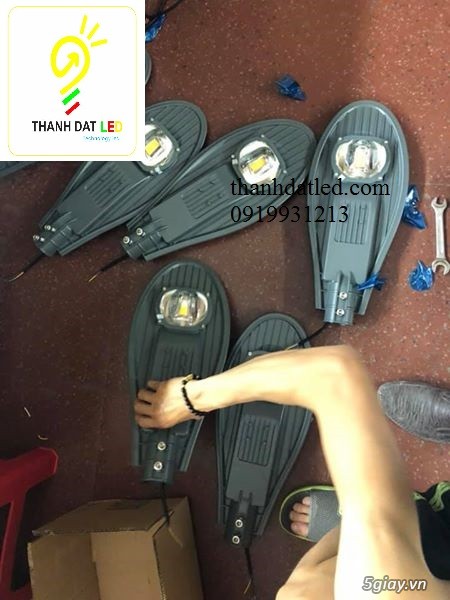đèn pha 200w sân bóng mini