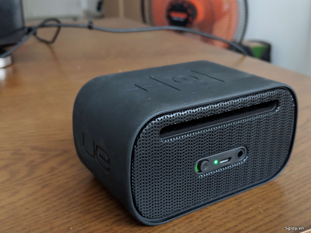 Loa UE Mini Boom Bluetooth Pin 10h Kết Nối 2 Loa - 1