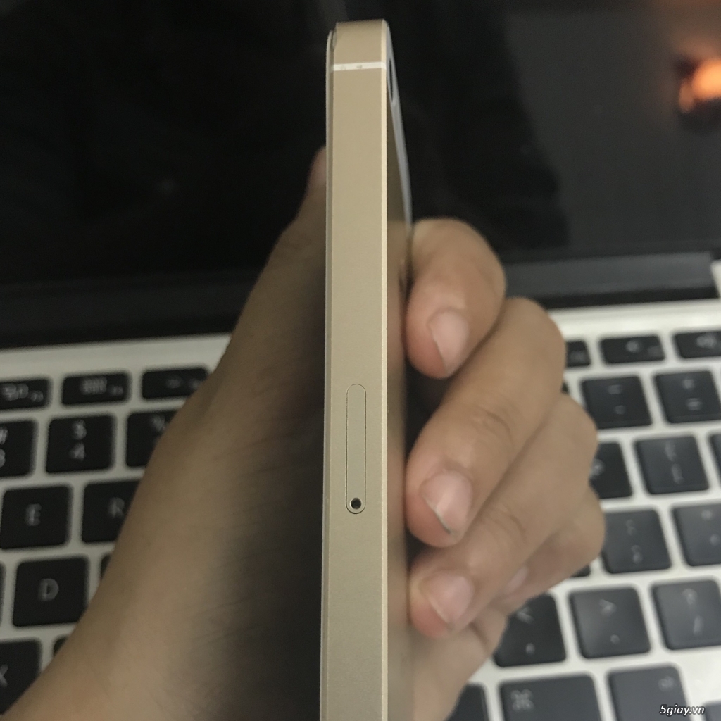 iphone SE 16gb gold LL/A