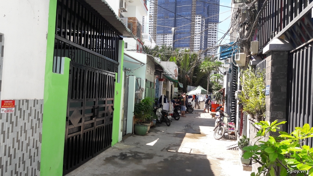 Nhà hẻm xe hơi 803 Huỳnh Tấn Phát, q7
