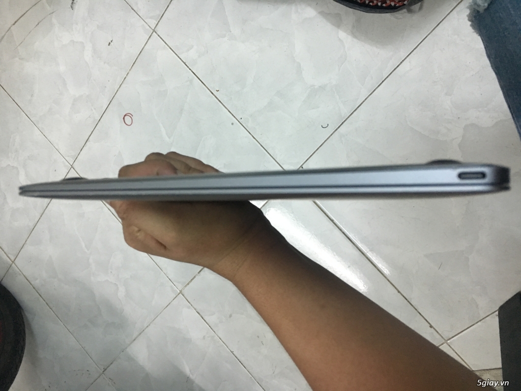 MacBook air 12 inch trầy giá rẽ - 1