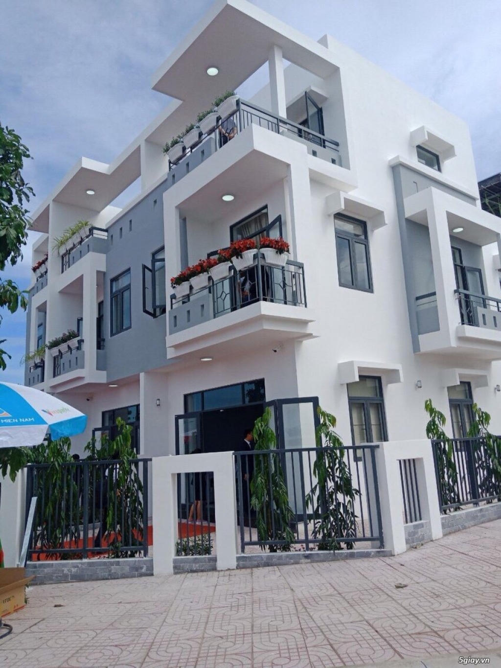 Cần bán gấp nhà mới xây 1 trệt 2 lầu ở Đồng Nai liên hệ:0898 417 390 - 4