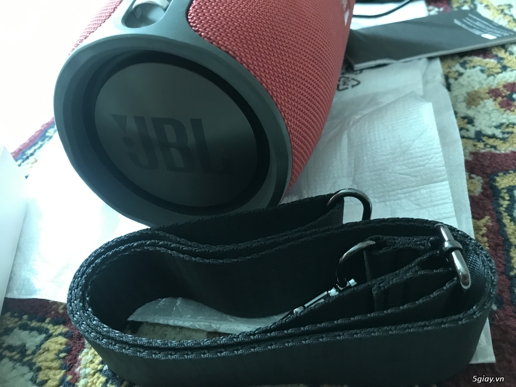 JBL Xtreme red