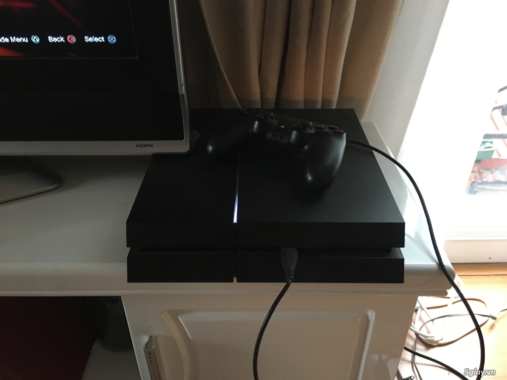 Cần bán gấp máy PS4 kèm đĩa game GTA V - 1