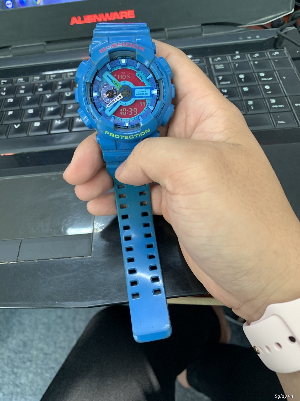 E cần bán đồng hồ Gshock GA-110HC màu xanh siêu hiếm.