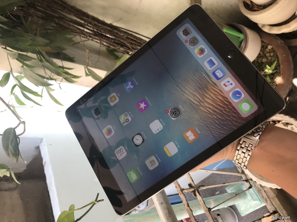 iPad Air 32gb 4G grey hàng Mỹ máy đẹp zin chưa bung - 1