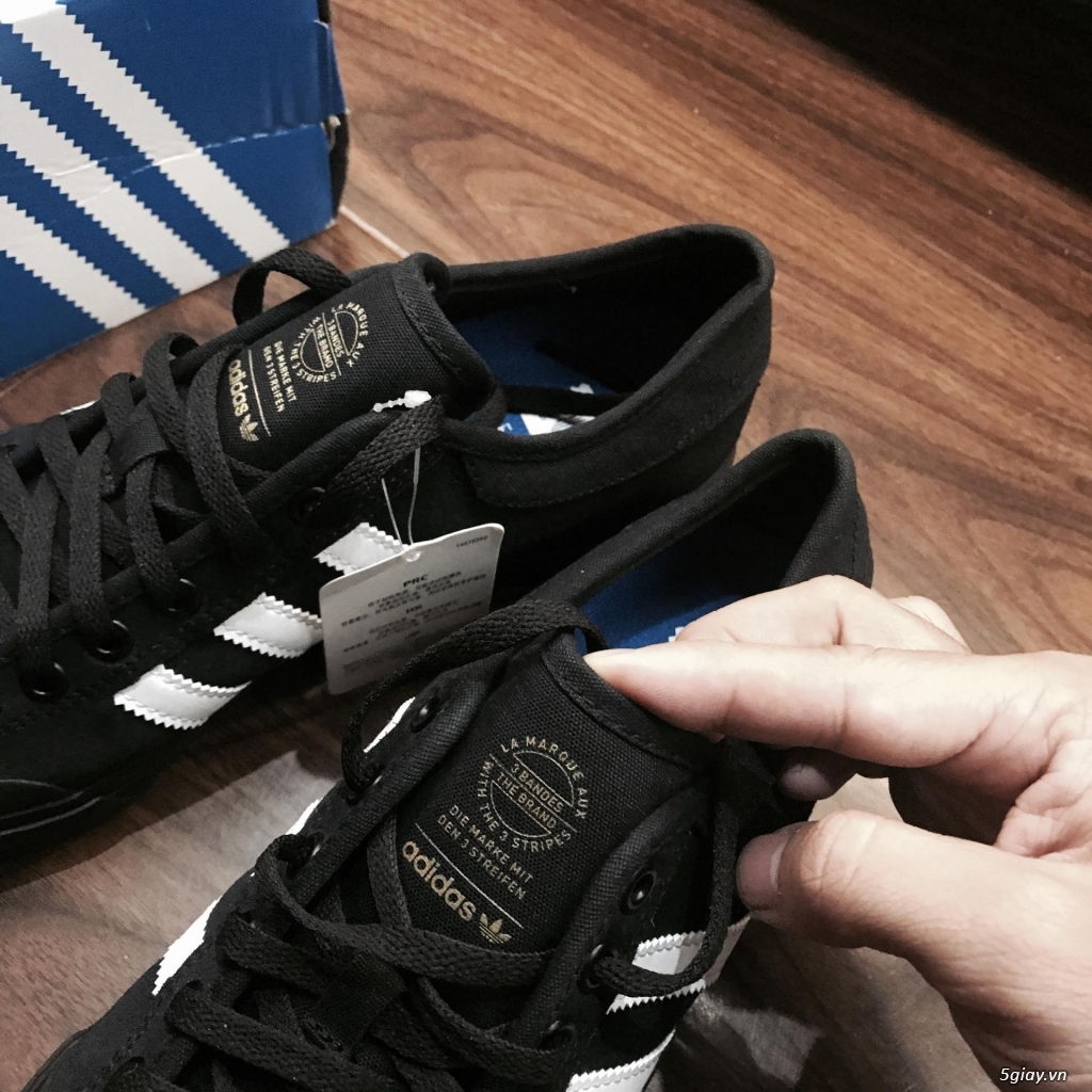 Cần bán 1 đôi giày adidas chính hãng như mới - 1