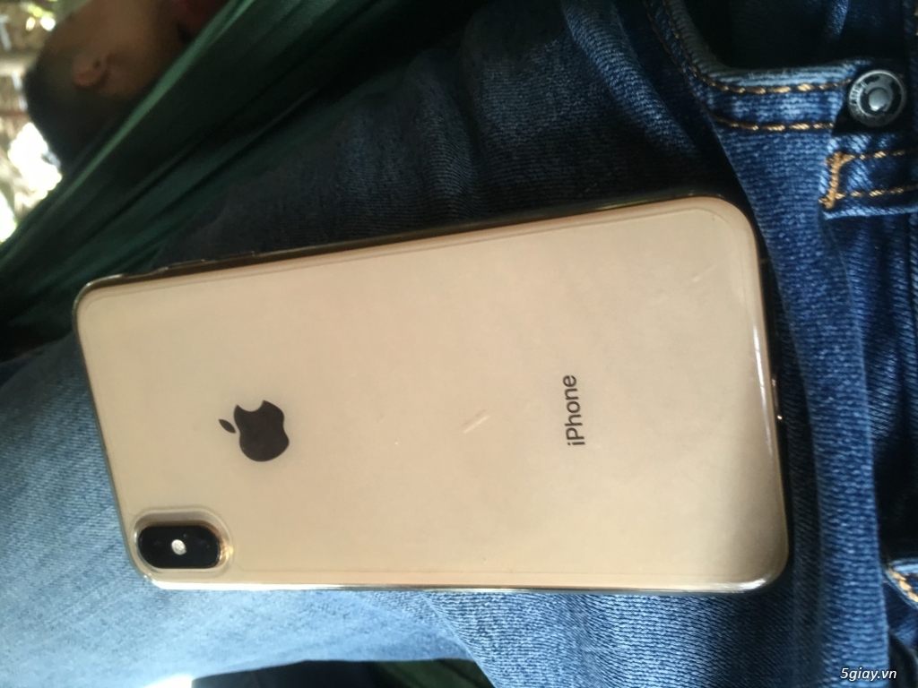 Sang Xs Mã 256gb màu gold Sài 2 tháng, xơ ý xước viền nhẹ ko sao cả.