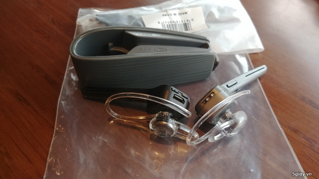 Plantronics Voyager Edge + Hộp Sạc dự phòng refurbished - 2