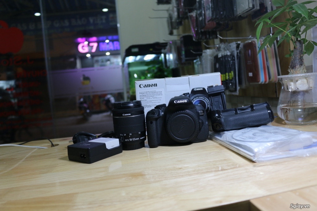 em bán bộ máy ảnh canon 700d kèm kít 18-55 stm