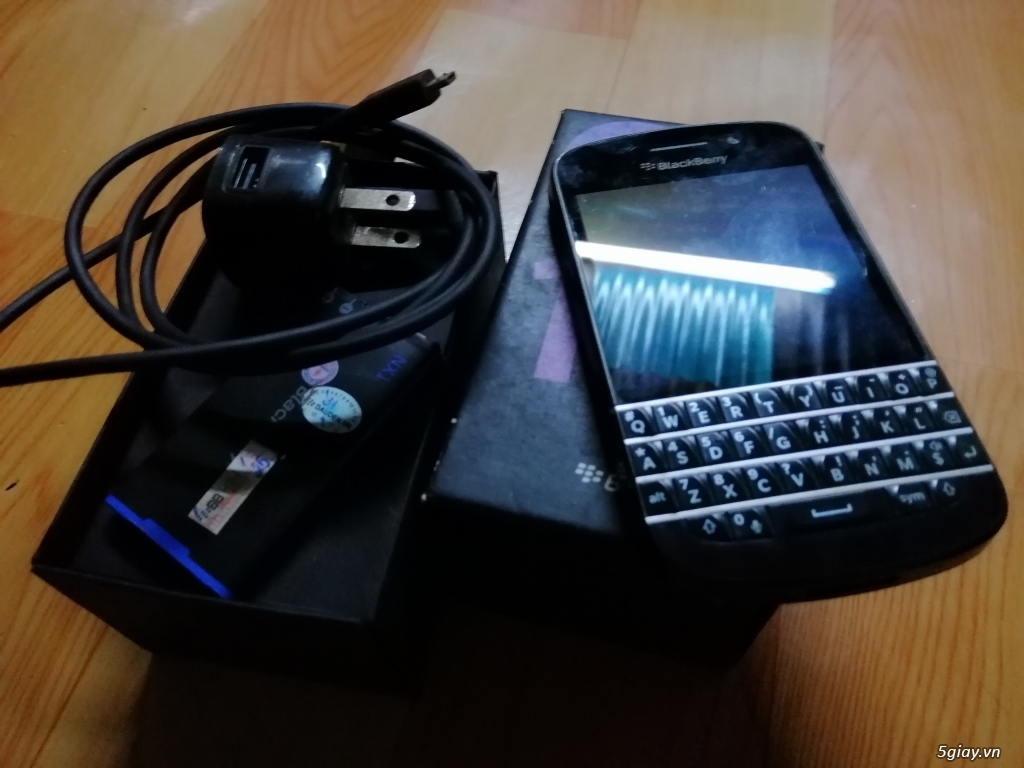 Cần bán blackberry Q10