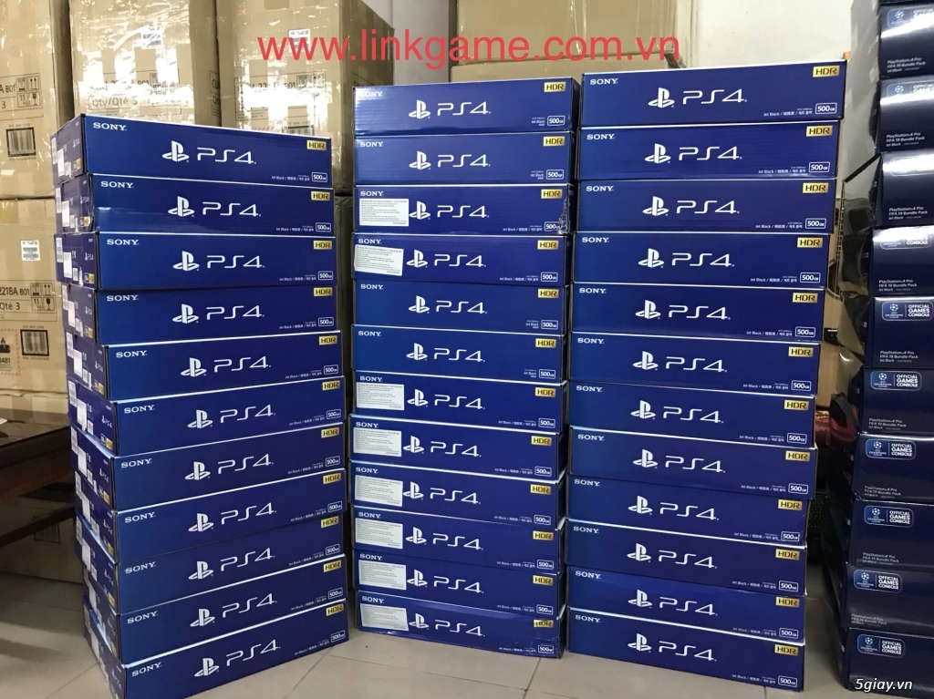 PS4 NEW AND LIKE NEW PRO - SLIM - 13