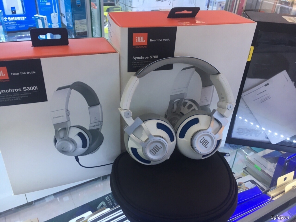 Tai nghe JBL chính hãng S300i, trưng bày giảm 50% cuối năm.
