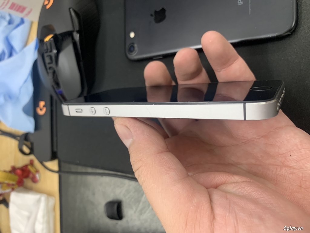 2 em iphone 5s 16gb và 7 128gb màu đen giá bay nhanh