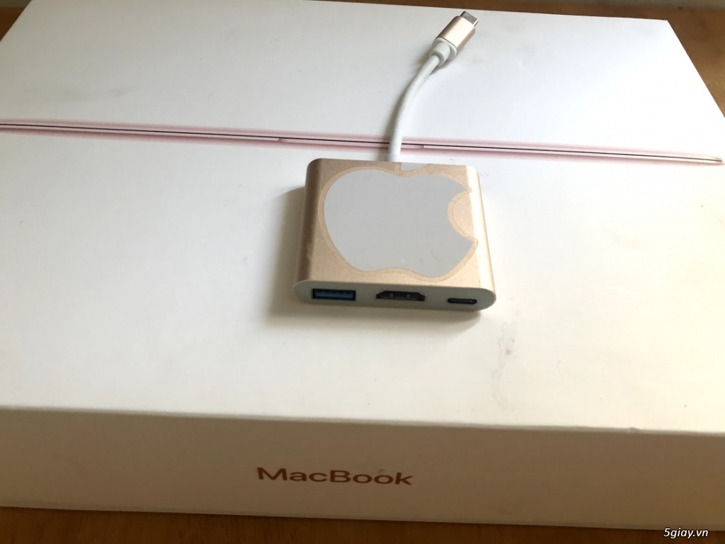 Cần bán Macbook 2017 Ram 8Gb, SSD 256Gb, màu hồng