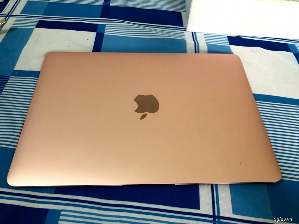 Cần bán Macbook 2017 Ram 8Gb, SSD 256Gb, màu hồng - 1