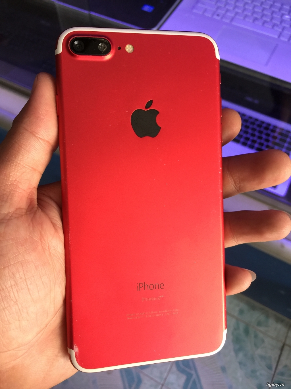 iPhone 7 Plus 32GB màu đỏ, bể màn, còn lên hình, còn cảm ứng