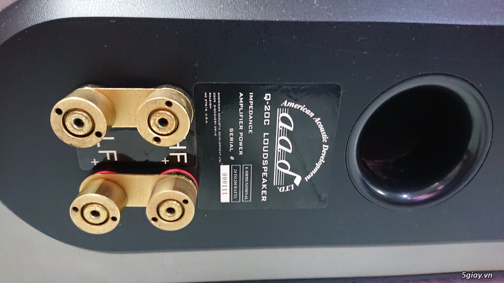 Loa center KEF, AAD - 1