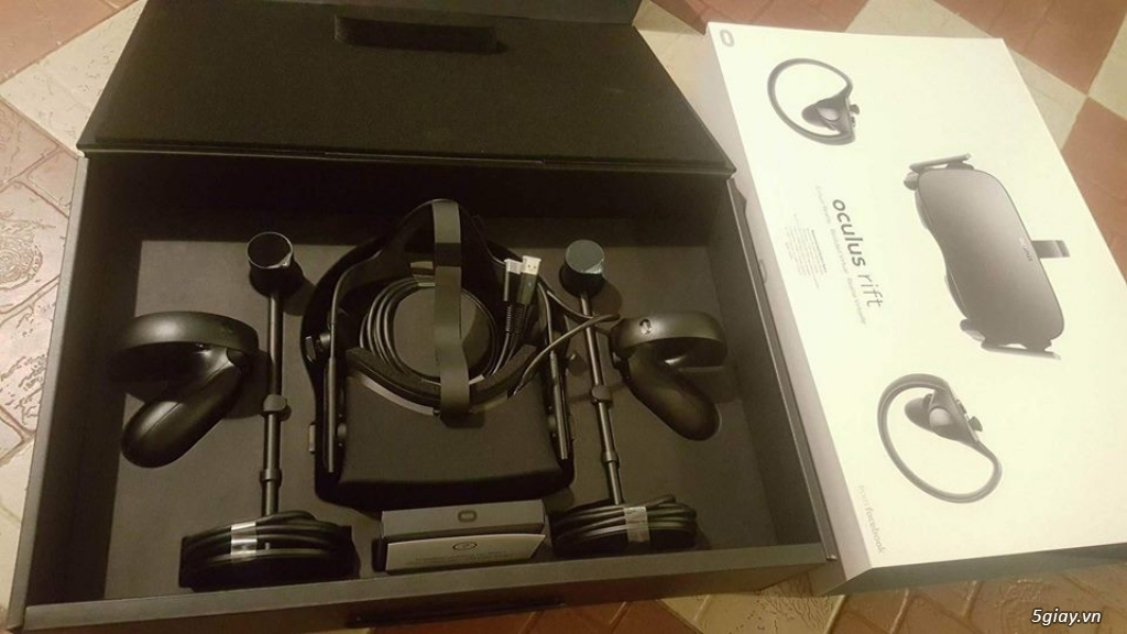 Oculus Rift Bundle New 100% - Ship Amazon mới về