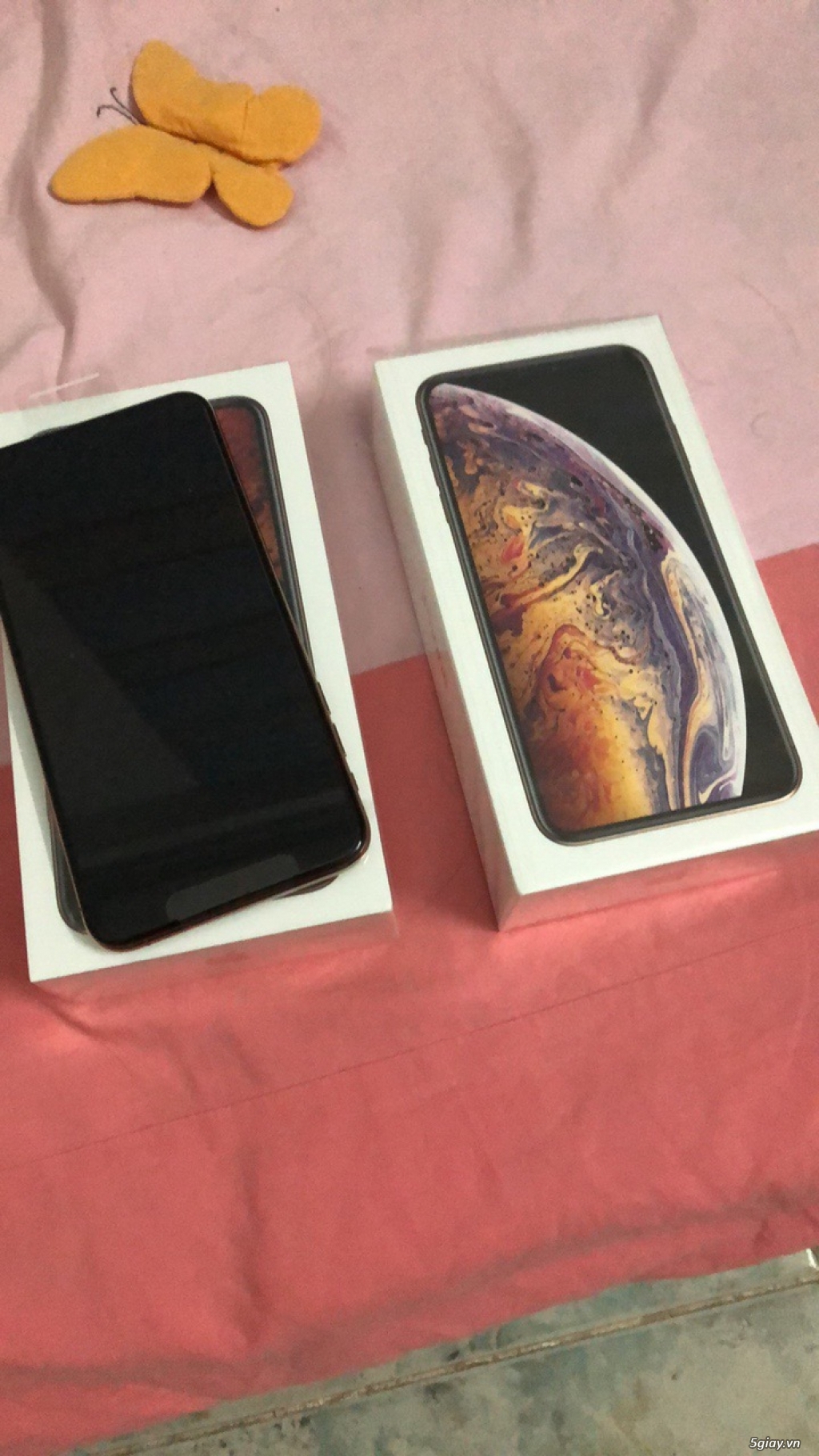 Bán 1 cây iphone xs max 64gb gold máy vừa mới kích hoạt hôm qua khônài