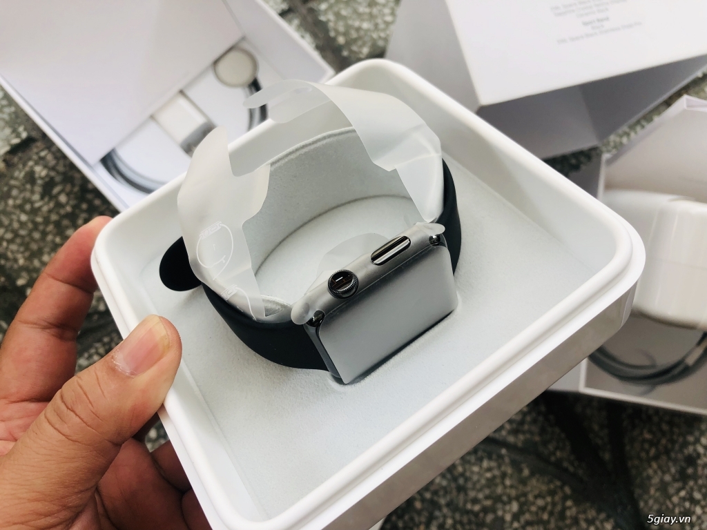 apple watch gen 1 thép đen - 1
