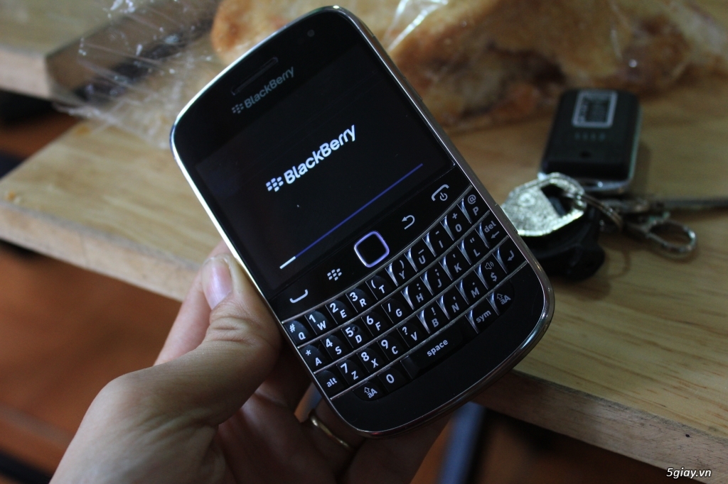 Blackberry 9900 Điện thoại độc rẻ