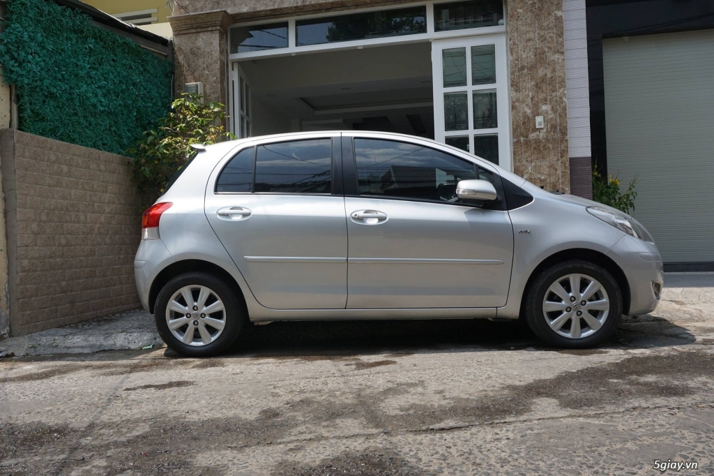 TOYOTA Yaris 2012 siêu mới 11.000Km - 11