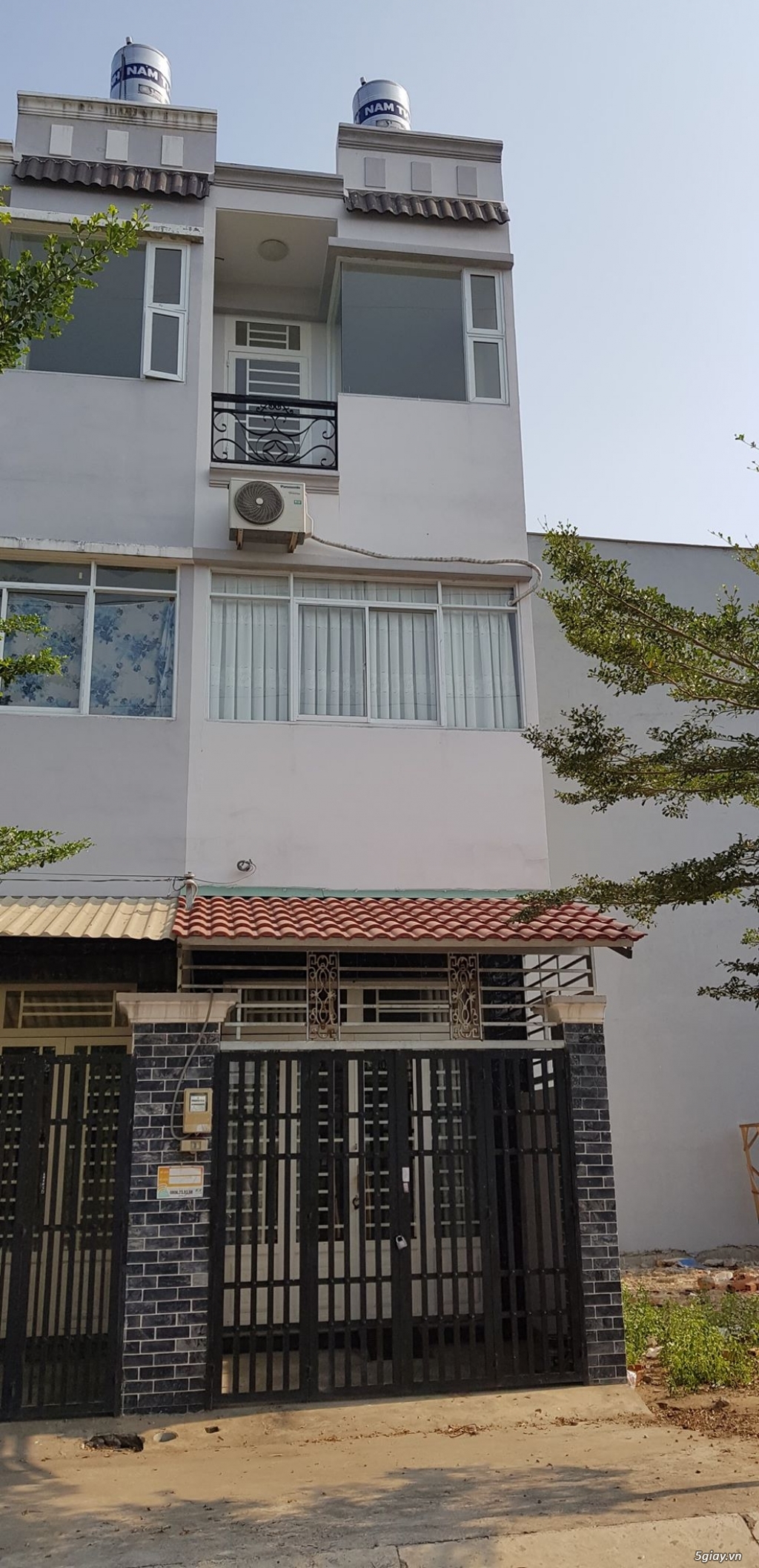 Cho thuê nhà nguyên căn 1 trệt 2 lầu gần CC HAGL - 2