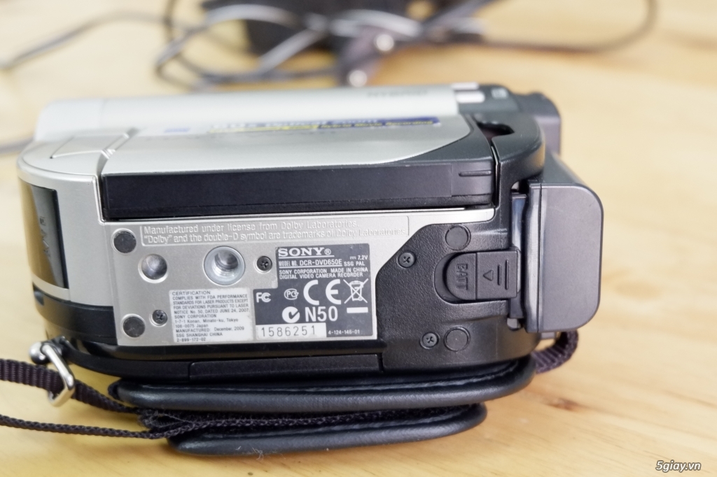 Máy quay phim DVD Sony Handycam DCR-DVD650E - 1