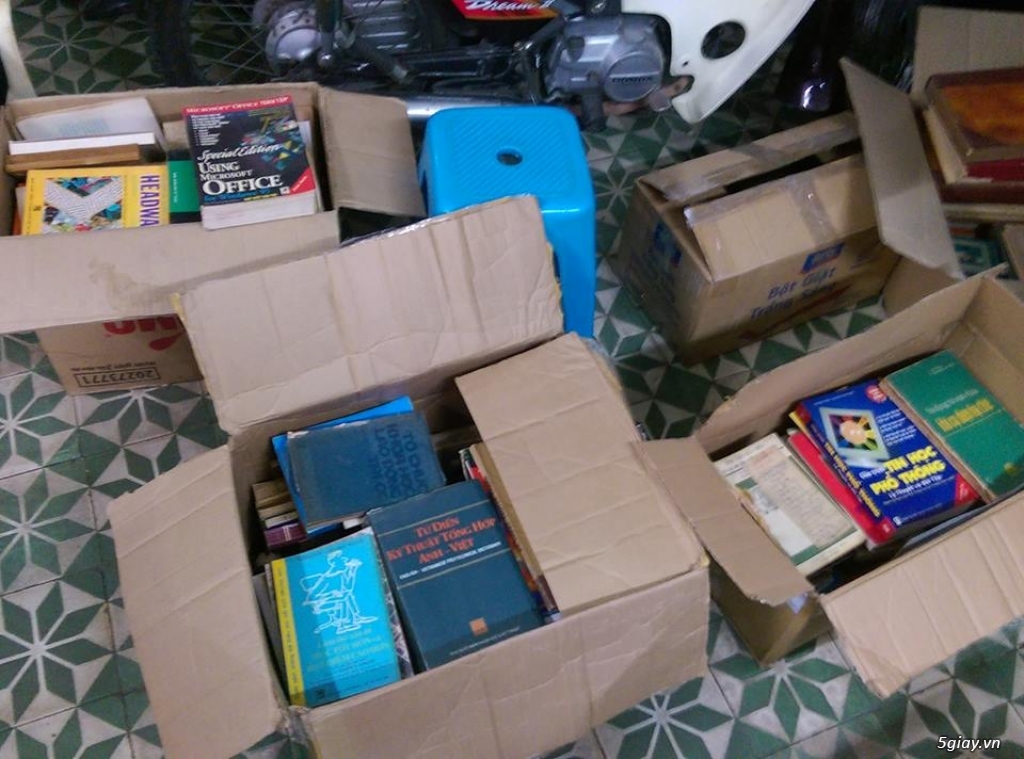 HCM - Thu mua sách cũ tận nhà truyện cũ những ai cần dọn nhà hay dọn dẹp đồ đạc ^^ :D
