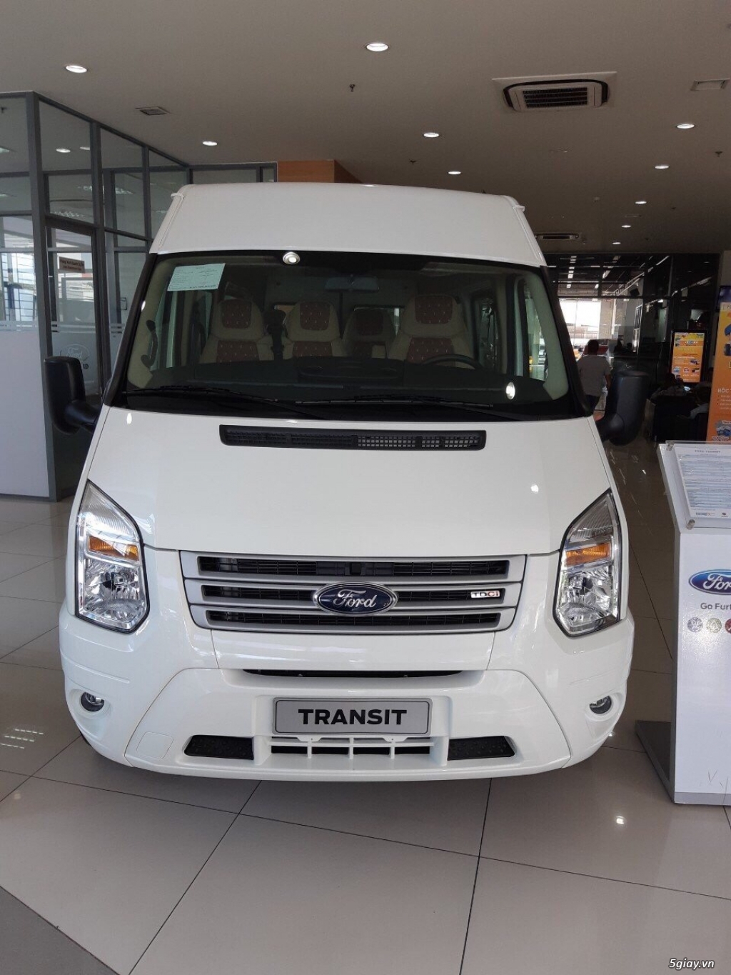 Ford Transit & Ecosport - 3