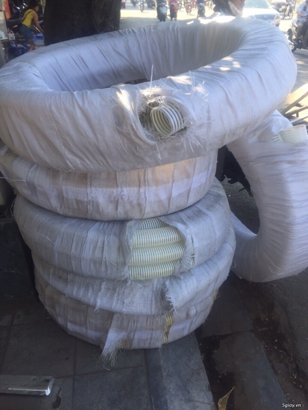 Cung cấp ống gân nhựa trắng, xanh phi 40 ống cổ trâu - 2