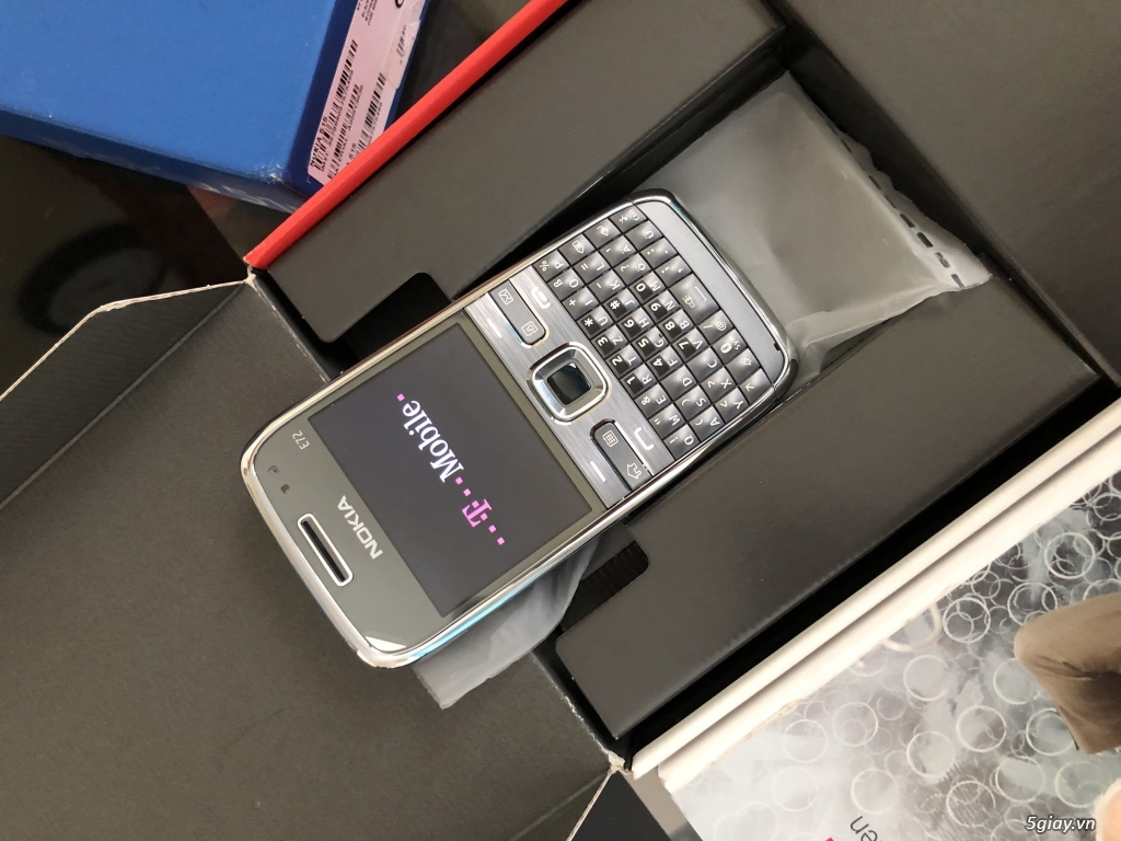 Siêu phẩm : Nokia E72 Grey T- Mobile Germany new nguyên hộp chưa sd - 4