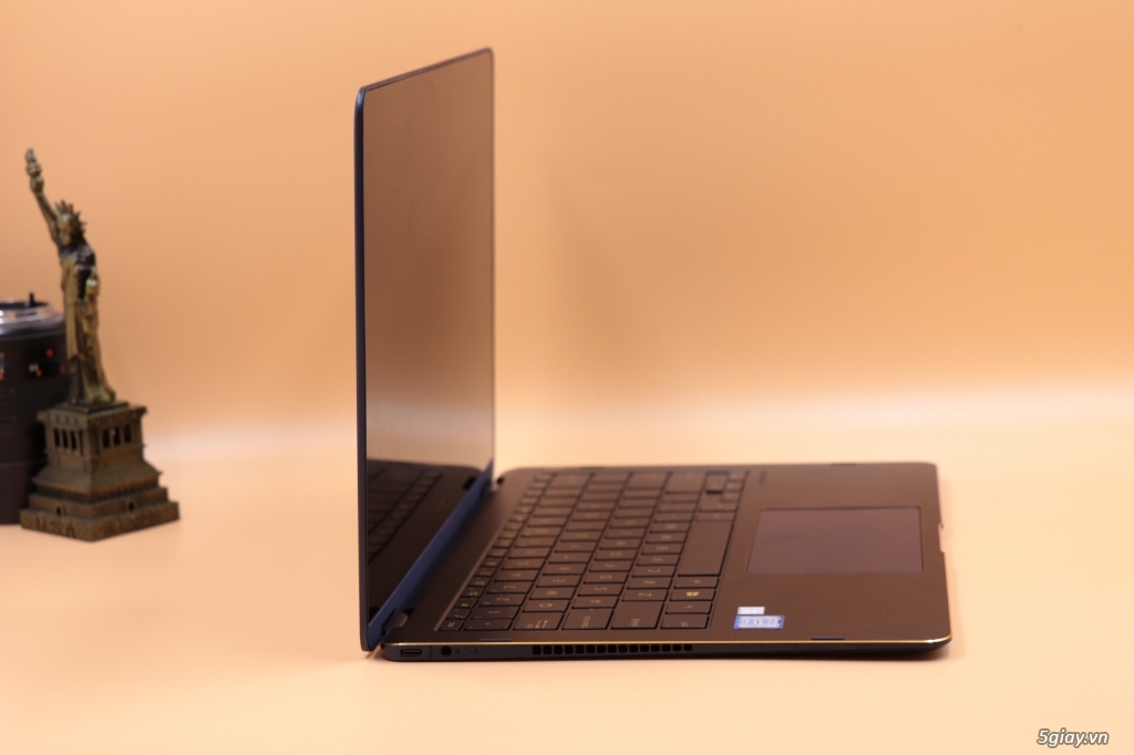 Asus UX370U - 2
