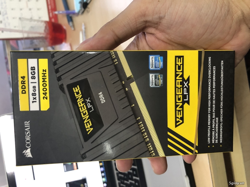 RAM DDR4 8GB CORSAIR (2400Mhz)