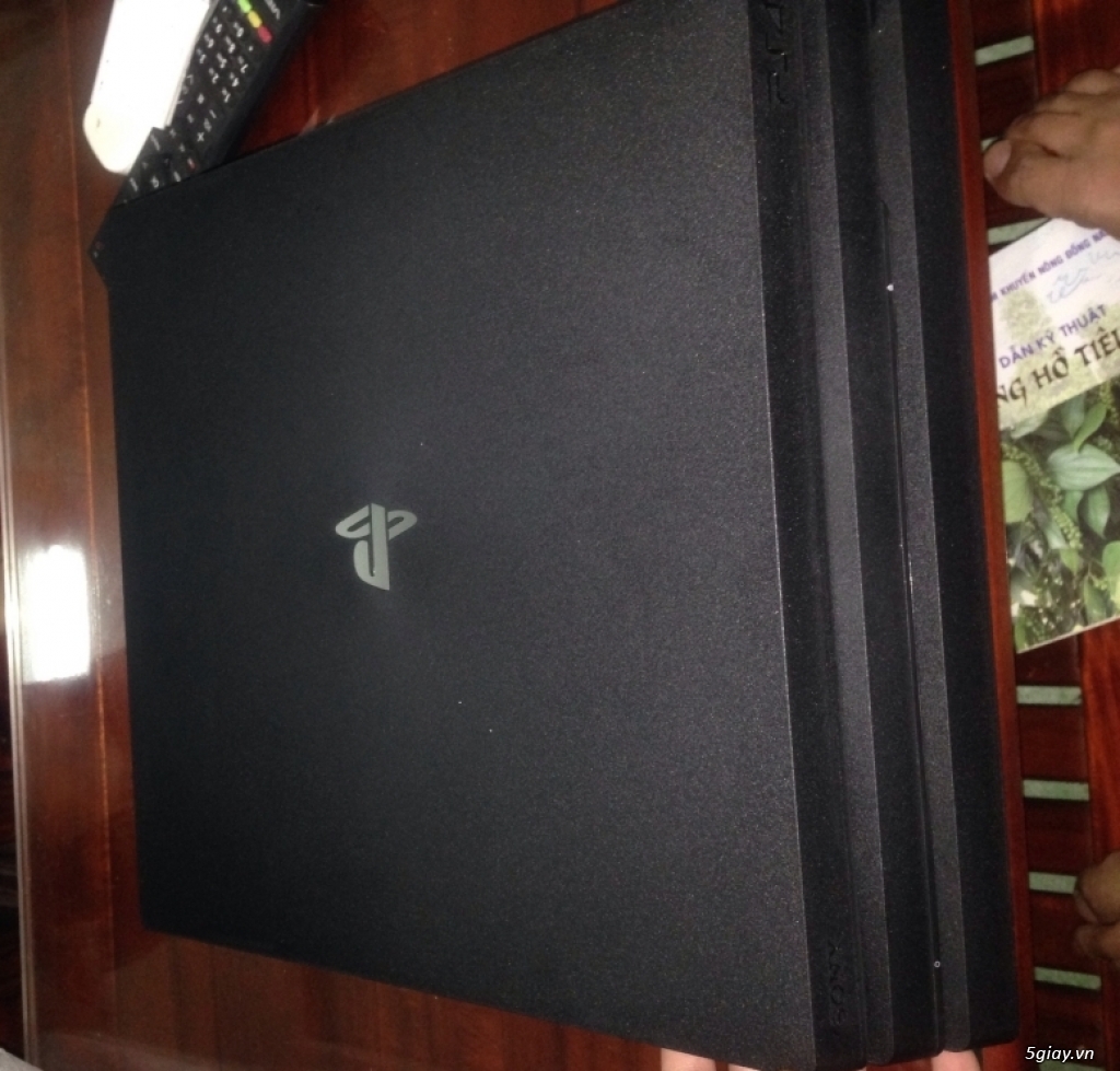 Máy chơi game PS4 Pro full box