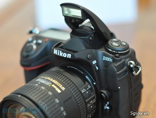 Bán DSLR Nikon D300s+Lens18-105mm F3.5-5.6G+Flash SB800+Grip D10 - 2