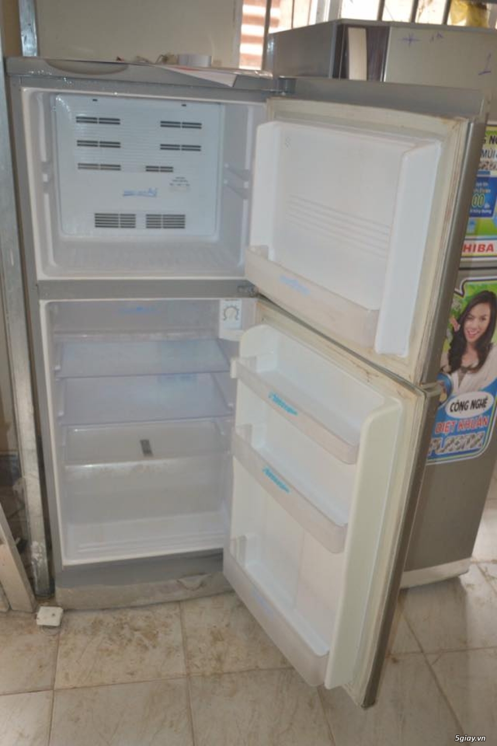 Thanh lý tủ lạnh Sanyo 180L k đông tuyết new 85% zin 100%