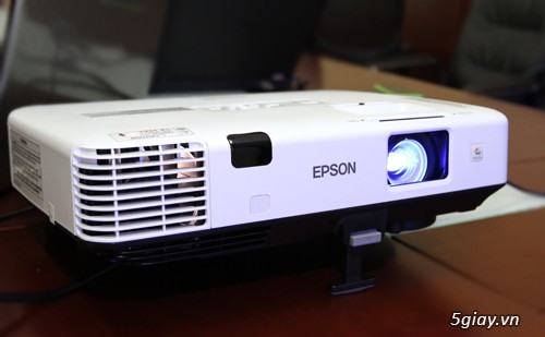 Máy chiếu Epson EB-X05 chính hãng giá tốt, tặng màn chiếu 100 Inch