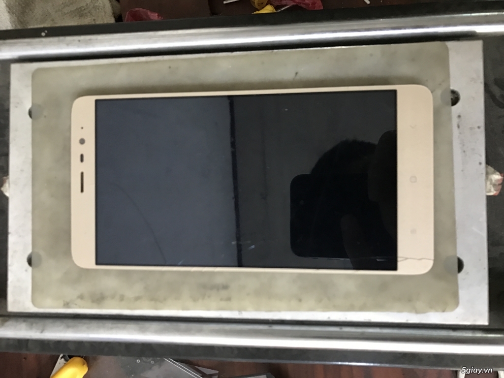 thay kính giá rẻ iphone ,samsung, oppo