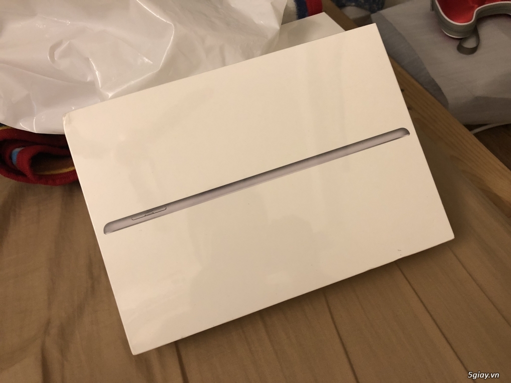 Ipad gen6  - ipad mini 4 (new seal)