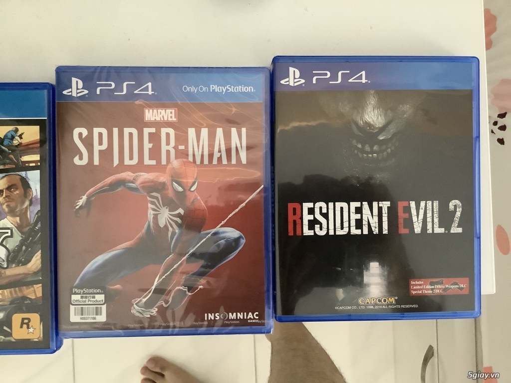 bán vài cái đĩa game PS4: tomb 3, spiderman, RE 3, GTA V