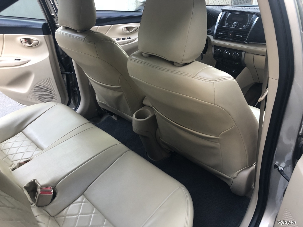 Cần bán Toyota Vios E 2017 số sàn màu nâu vàng, biển số tp - 7