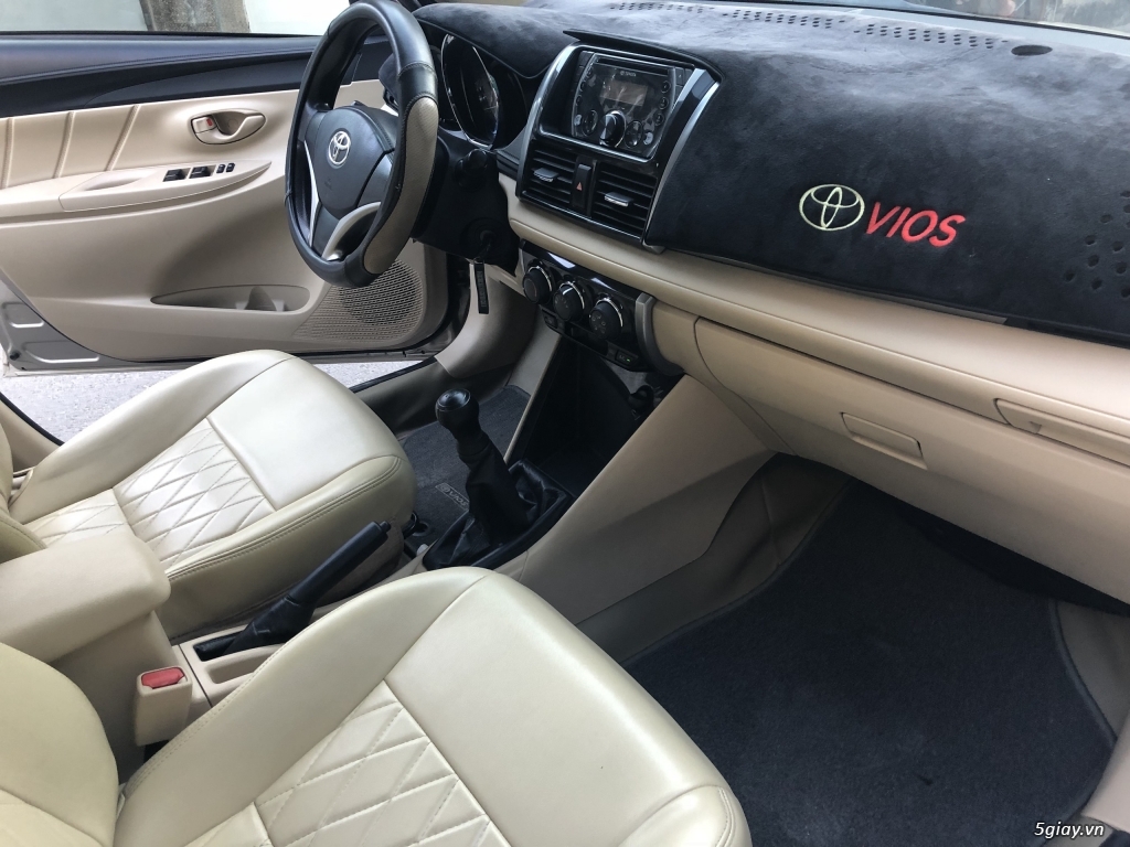 Cần bán Toyota Vios E 2017 số sàn màu nâu vàng, biển số tp - 6