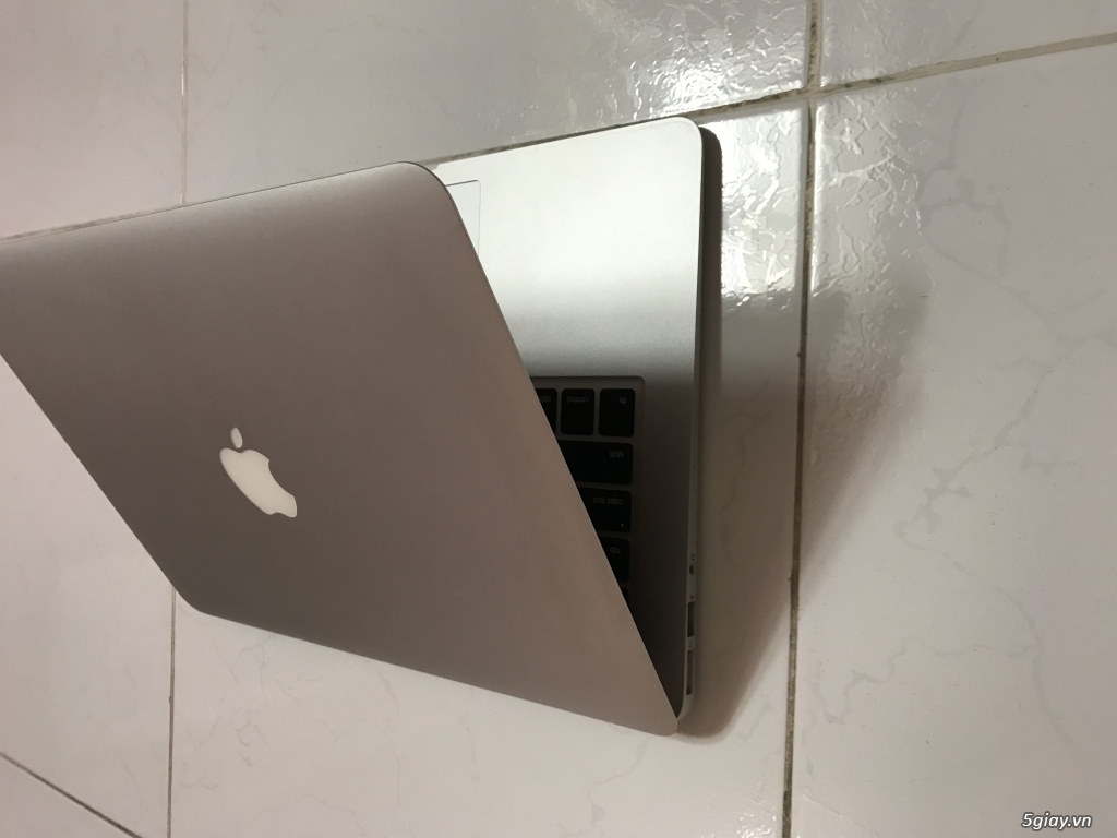 Macbook Air MD760LL (2014) Like New - 3