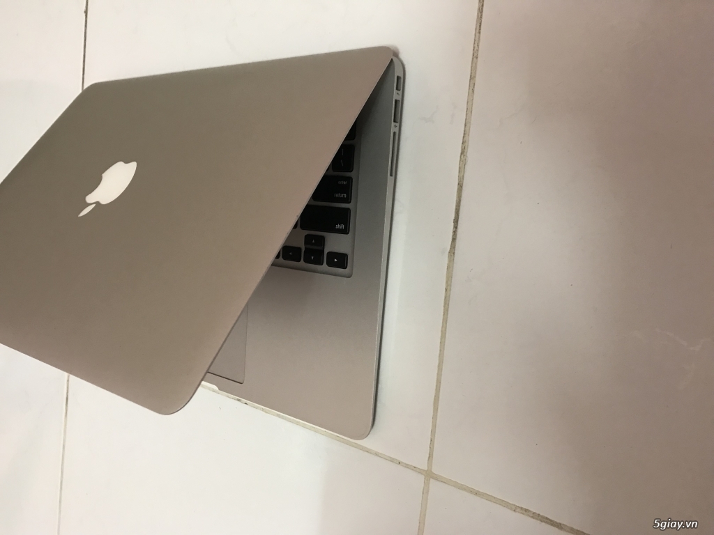 Macbook Air MD760LL (2014) Like New - 2