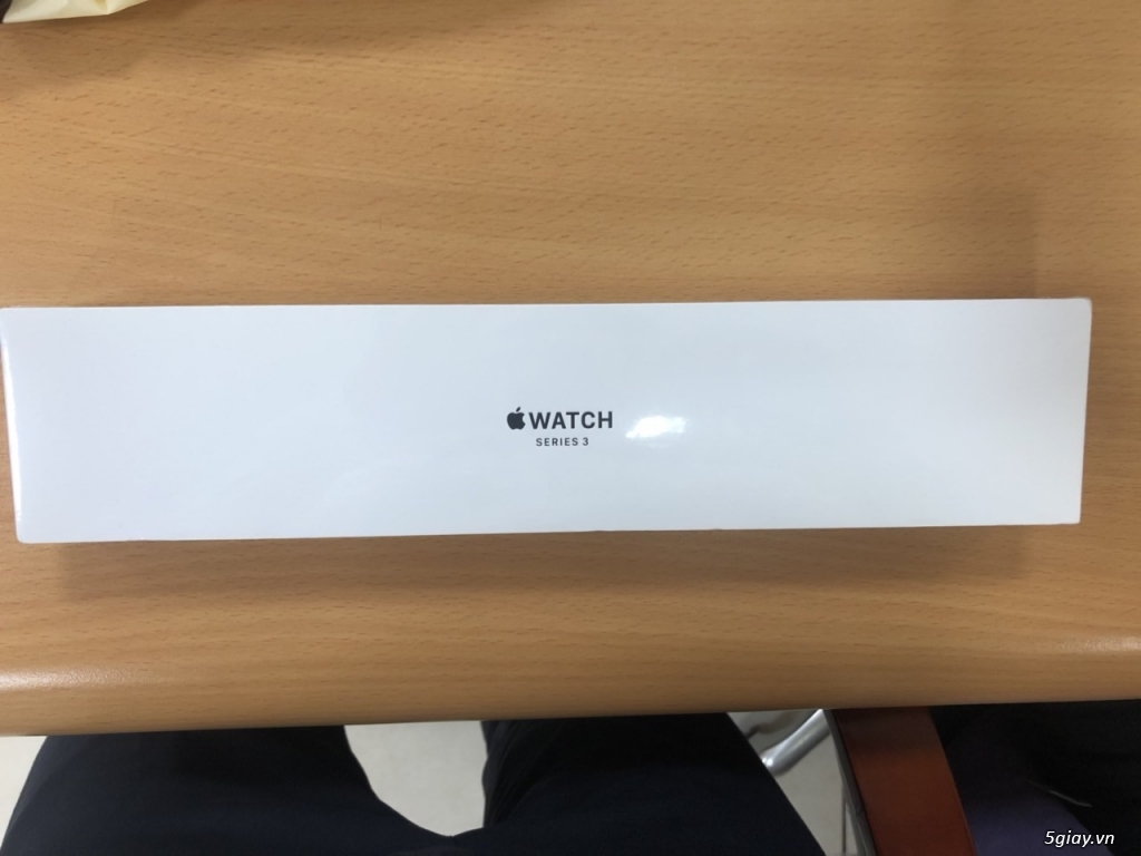Seri 3 - Apple Watch Aluminum 38mm Silver With White Sport Band - 1