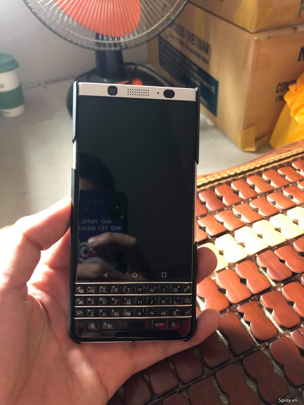 Cần bán blackberry Key 1 quốc tế silver mới 99% - 2